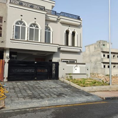 House for Sale 30*50 Sq Yards